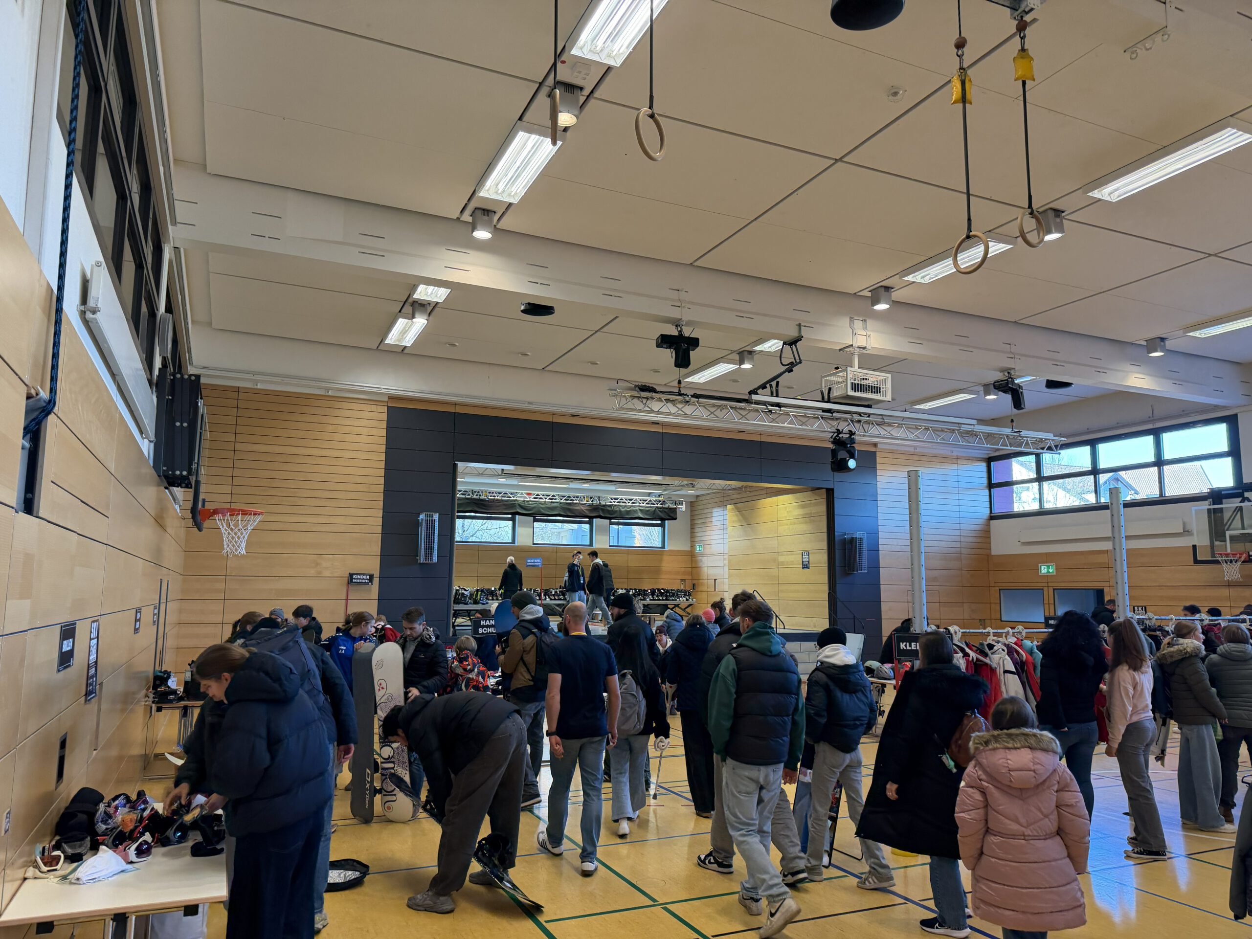 Mehr über den Artikel erfahren Großer Andrang bei der Skibörse 2025